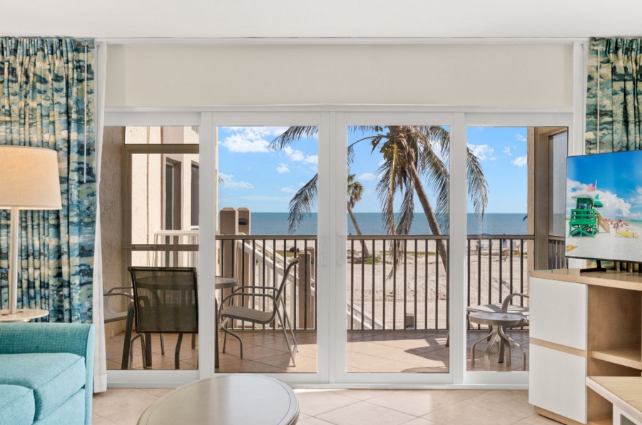 One Bedroom Suite (2 Queens)